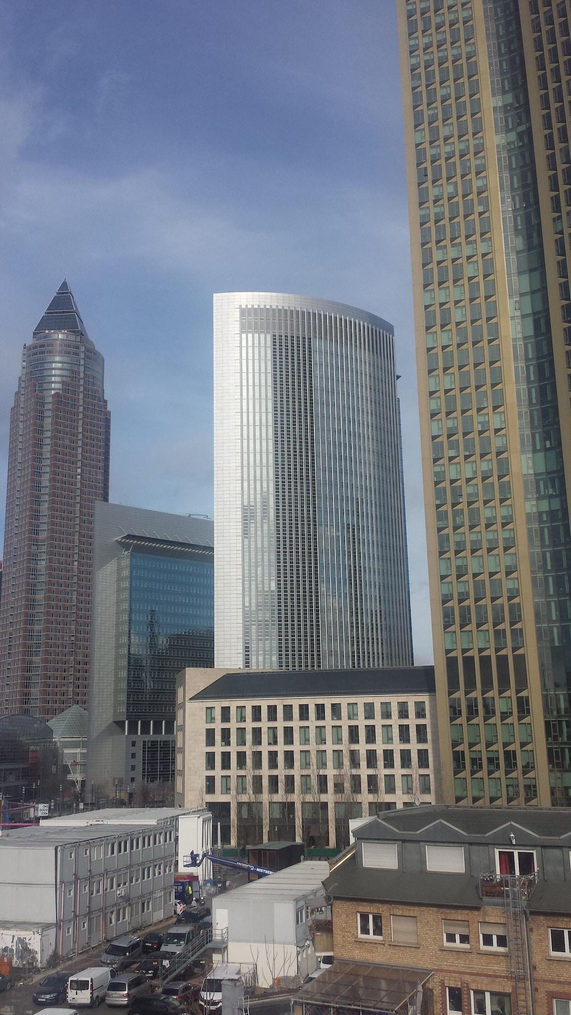 Hotel Skyline Frankfurt 4*