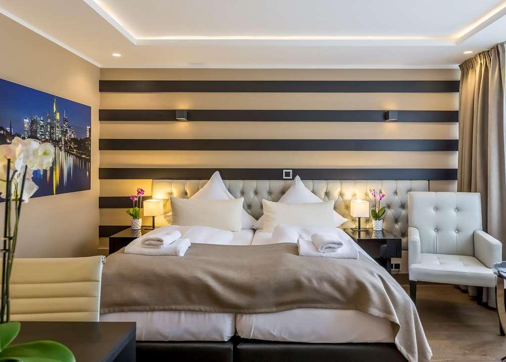 Hotel Skyline Frankfurt 4*
