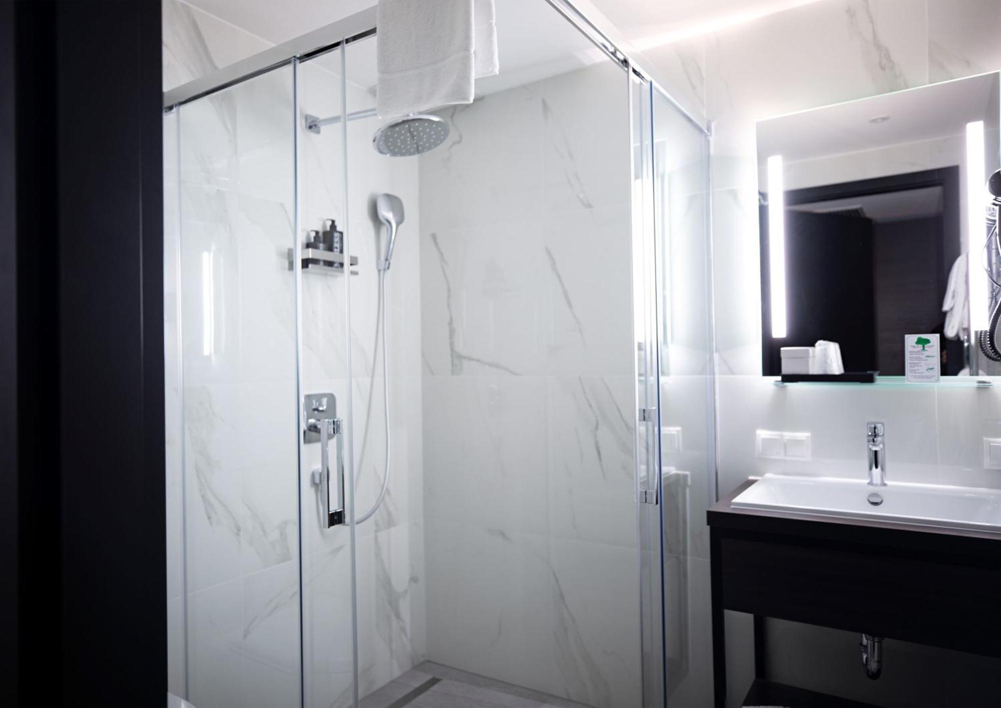 Hotel Skyline Frankfurt 4*
