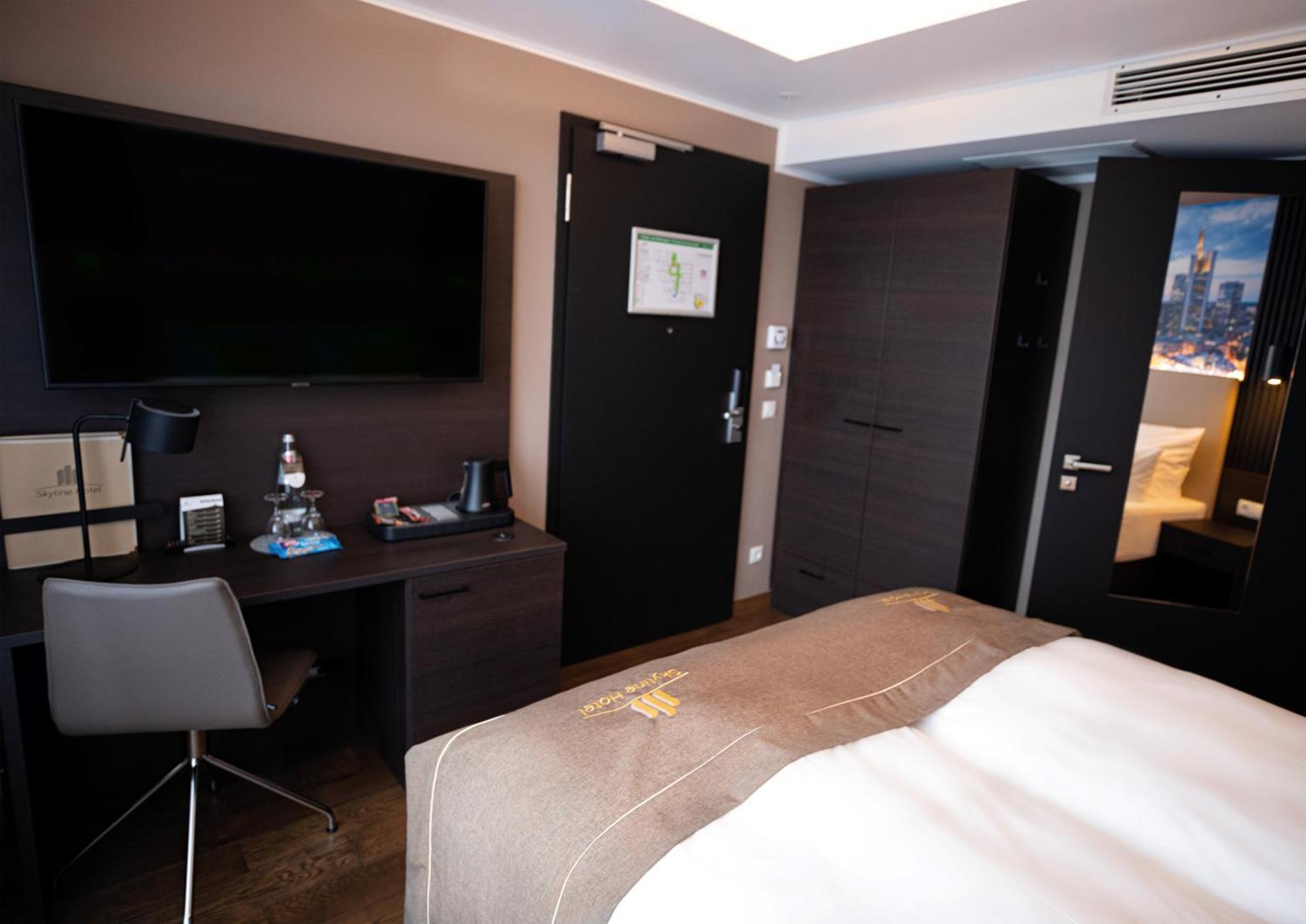 Hotel Skyline Frankfurt 4*
