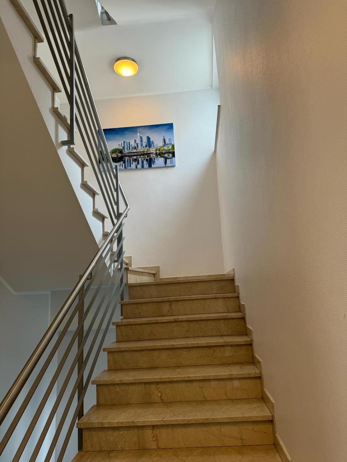 Hotel Skyline City Frankfurt 4*